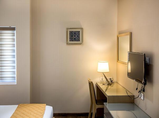 The Mayberry -A Bergamont Group Of Hotels Тируппур Экстерьер фото